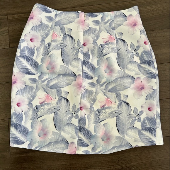 Beginning Boutique two piece skirt with crop top - Picture 3 of 5